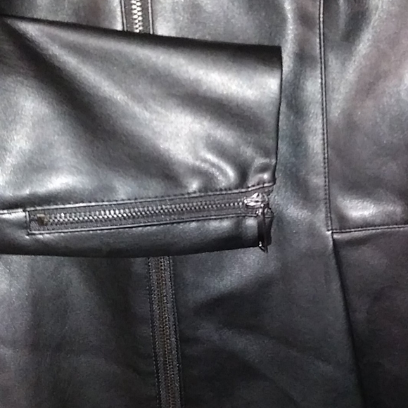 ZARA Basic - Picture 4 of 8